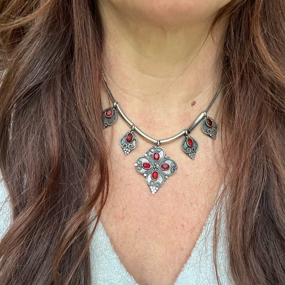 Beautiful Vintage Ornate Necklace